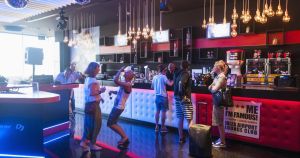 Who is to blame for drunk passengers, airlines or airport bar staff?