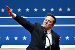 Elon Musk Endorses Warren Buffett's Radical Plan to Bar Congress From Reelection Over Deficits