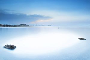 Sobre un pacífico mar de aguas quietas