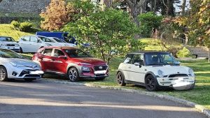 Borgo Castello a Gorizia invaso dalle auto: Comune in cerca di soluzioni