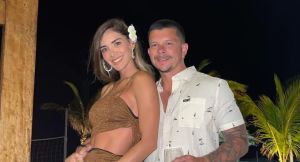 Mario Hart sorprendió a Korina Rivadeneira por el Día de la Madre: Sus pequeños fueron a su encuentro con flores y regalos