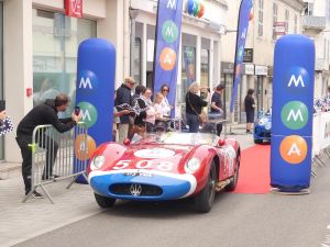 Orthez : les passionnés de voitures anciennes au rendez-vous pour le passage du Tour Auto
