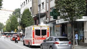 Accidente grave en Gijón: un conductor de patinete, con las piernas rotas después de ser atropellado