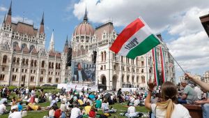 La festa per l’arrivo di Magyar. Il cambiamento di Budapest è anche estetico