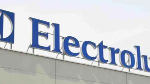 Sindacati, Electrolux dimezza la produzione, annunciati 1.700 esuberi