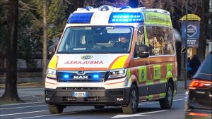 Tragedia a Bibione, scende dal bus e si sente male: anziano muore d’infarto