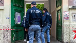 Accoltellato in via Gola 23, fermato l’aggressore per tentato omicidio. I residenti: “Siamo esasperati”