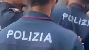 Insulti e spintoni durante un controllo di polizia al Baobab di via Tadino: 5 denunciati
