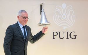 ‘Squeezed-out’ o la amenaza al minoritario de Puig en una opa de Estée Lauder