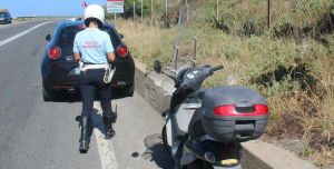 Livorno, controlli sul Romito: sosta selvaggia nel weekend, decine di multe