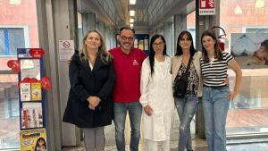 Stefania, la super donatrice di sangue festeggiata all’ospedale Versilia