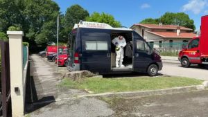 Litiga con la compagna, dà fuoco all'appartamento e muore: le immagini dal luogo della tragedia