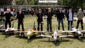 Nel cielo di Montalto Dora trenta jet in miniatura per lo storico raduno