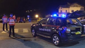 Feltre, spacciano coca davanti a un locale: i carabinieri fermano due albanesi