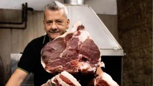 Cena da 280 euro, ma scappano senza pagare: il titolare li incastra, dopo l’ultimatum arrivano le scuse