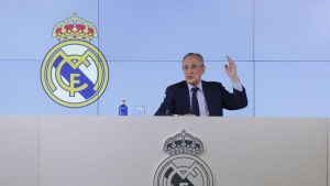 Un Florentino soberbio, provocador y faltón se proclama el mejor del mundo en una comparecencia esperpéntica
