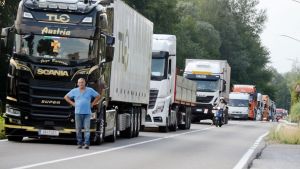 Ponte di Brivio, un disastro annunciato: code, inquinamento e disagi
