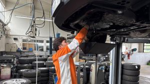 Kinder, Autos, Häftlinge: Das erleben drei Schüler bei ihrem Bogy-Praktikum