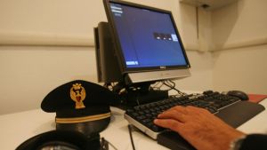 Blitz della polizia tra Napoli, Roma e Nord Italia per accesso abusivo a sistemi informatici e corruzione