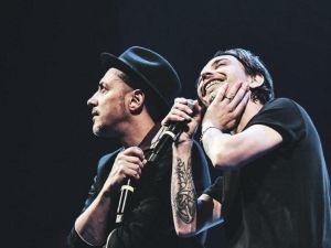 Dario Sansone e Francesco Di Bella al Teatro Bolivar con “Canzoni alla mano live”
