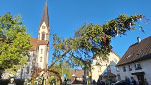 Jetzt beim Maibaum-Quiz 2026 das Wissen zum Brauchtum testen