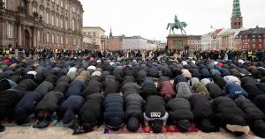 Den sociale kontrol i muslimske kredse er absurd. Men det overrasker jo egentlig ikke