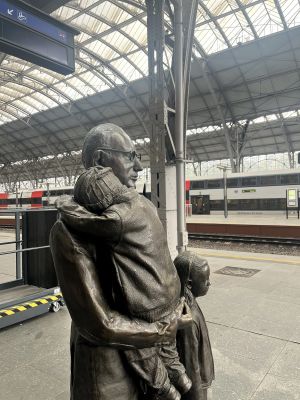 AI and the Kindertransport: The stories behind the photos