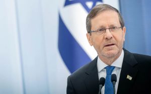 Herzog calls on Netanyahu to accept his proposal for plea bargain talks