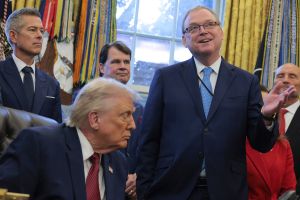 WH Adviser Says Americans’ Economic Anxiety Due to Fast Pace of “Good” Changes