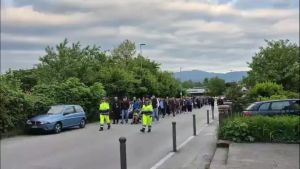 Sedico si stringe nel dolore per il piccolo Lucas: in duemila alla cerimonia funebre