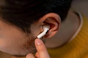 Is wearing earbuds in the grocery store antisocial?