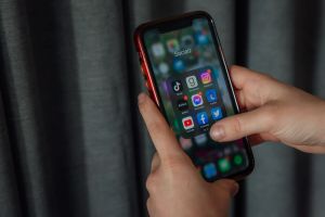 Interdire les réseaux sociaux aux jeunes, une réponse simple à un problème complexe