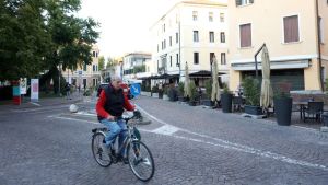 Rapina in piazzetta Trentin a Treviso: lo accerchiano e gli portano via cellulare e soldi