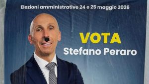Comunali a Monselice, sul manifesto di Peraro spuntano i baffetti di Hitler