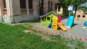 Scuola di Pinarolo Po, amianto nel cortile: l'Ats farà analisi nel terreno