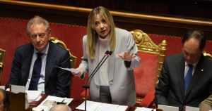 Il quadro a tre scene che va da Pechino fino a Londra e Roma