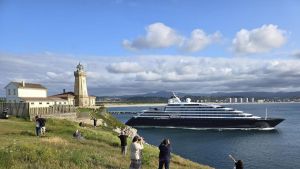 El crucero de lujo “Scenic Eclipse” atraca este viernes en Avilés con 142 pasajeros a bordo