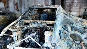 Piromane seriale, è accusato di aver incendiato 32 tra auto, moto e scooter: le vittime chiedono i danni