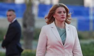 Po incidentu z brezpilotniki in odhodu obrambnega ministra odstopila latvijska premierka