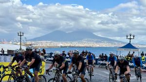 Giro d'Italia a Napoli, Manfredi: «Tappa bellissima, con una ricaduta da oltre 10 milioni per il territorio»