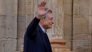 Il premio Carlo Magno a Mario Draghi offre spunti anche a Meloni