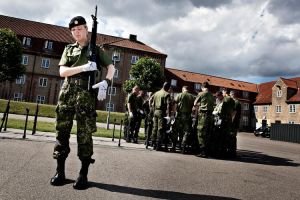 Hvorfor skulle det gå så hurtigt med indførelse af tvungen kvindelig værnepligt?