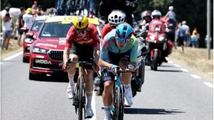 Davide Ballerini vince la Paestum-Napoli di 142 km dopo una maxi caduta all'arrivo