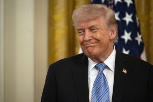 Critics Warn of “Grift” in Potential DOJ Settlement of Trump’s $10B IRS Lawsuit