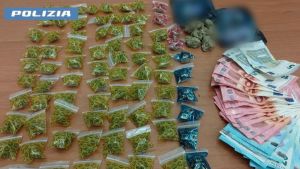 Spaccio di droga a San Pietro a Patierno, smantellata una «piazza»: le emoji per differenziare la qualità di marijuana