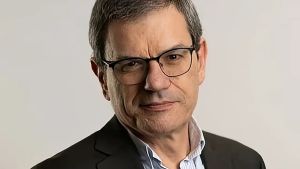 Qual é a história política de Carlos Brito?