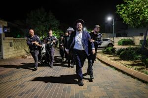 Haredi extremists demonstrate outside Military Police chief’s home, 2 weeks after breaking into it