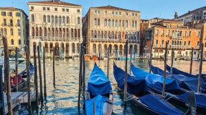 Venezia, sindacati contro il Comune: tensione su stipendi e personale