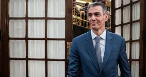 Sánchez resiste ante la demoscopia: misma popularidad que hace tres años mientras el bloque de izquierdas se resiente