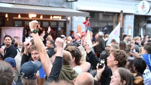Jeg bli­ver ikke AGF-​fan - men jeg brø­le­de med, ind­til jeg mær­ke­de iltsvind i ho­ve­d­et